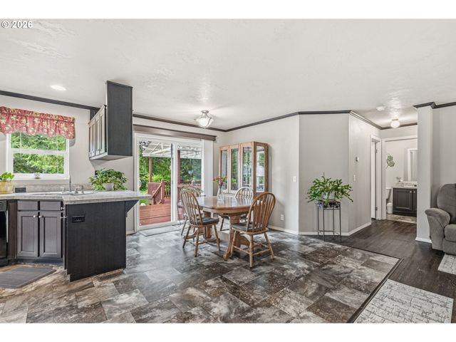 1047 BEAVER CREEK Rd, Cathlamet, WA 98612