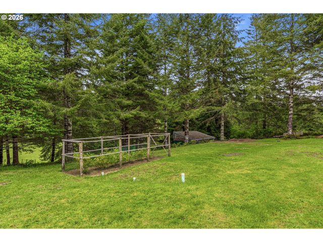 1047 BEAVER CREEK Rd, Cathlamet, WA 98612