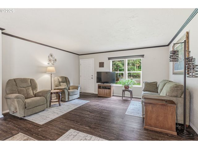 1047 BEAVER CREEK Rd, Cathlamet, WA 98612