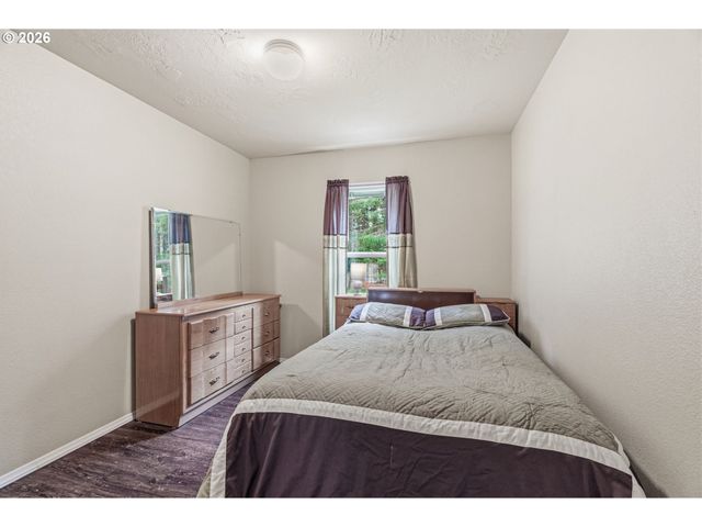 1047 BEAVER CREEK Rd, Cathlamet, WA 98612