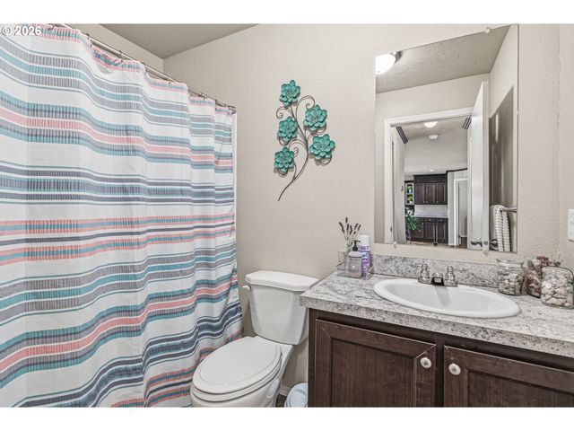 1047 BEAVER CREEK Rd, Cathlamet, WA 98612