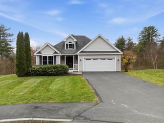 10 Dewberry Lane, Hooksett, NH 03106