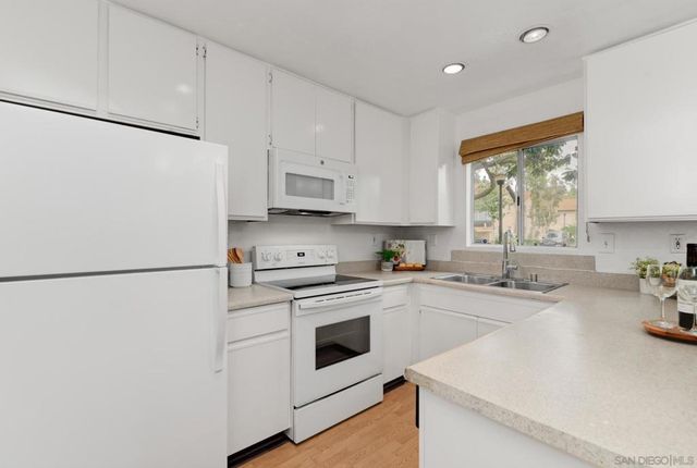 11325 Avenida De Los Lobos A, San Diego, CA 92127