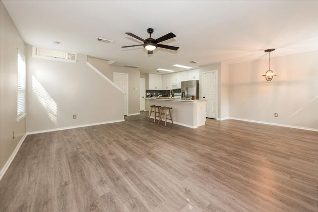 42 Musgrove Place, The Woodlands, TX 77382