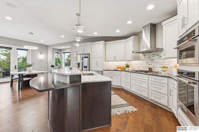 1605 S 219th Avenue, Elkhorn, NE 68022