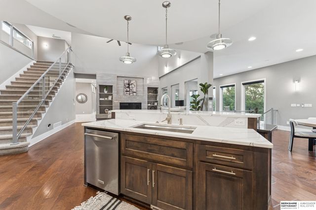 1605 S 219th Avenue, Elkhorn, NE 68022