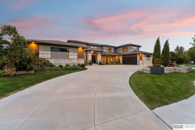 1605 S 219th Avenue, Elkhorn, NE 68022