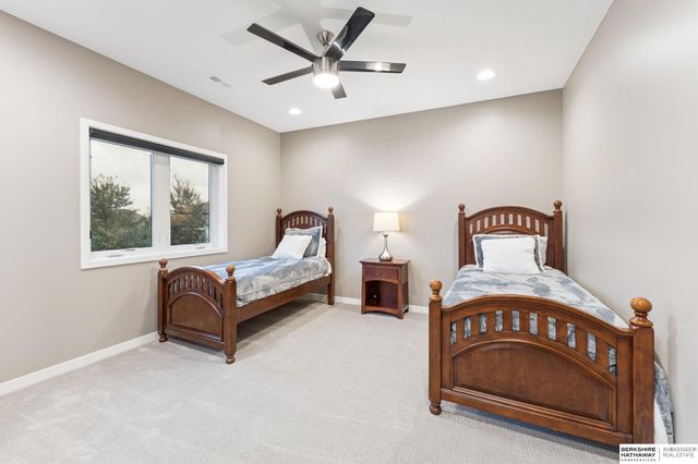 1605 S 219th Avenue, Elkhorn, NE 68022