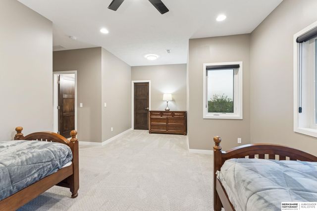1605 S 219th Avenue, Elkhorn, NE 68022