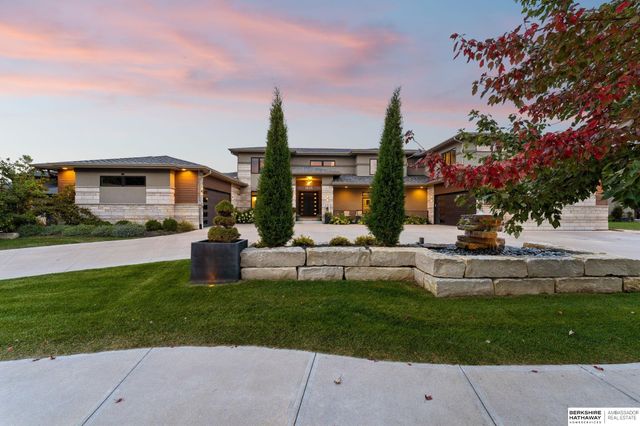 1605 S 219th Avenue, Elkhorn, NE 68022