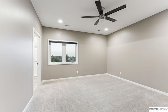 1605 S 219th Avenue, Elkhorn, NE 68022