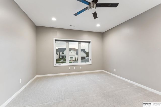 1605 S 219th Avenue, Elkhorn, NE 68022
