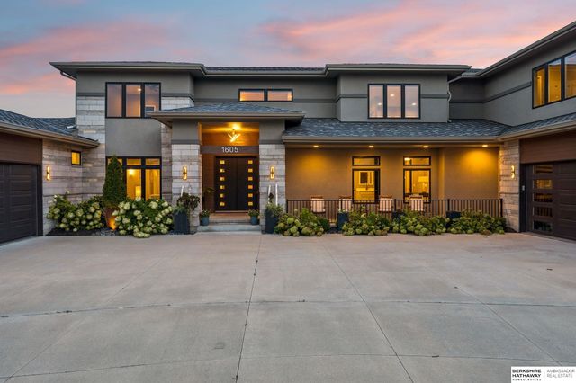 1605 S 219th Avenue, Elkhorn, NE 68022