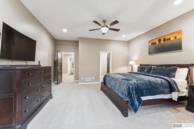 1605 S 219th Avenue, Elkhorn, NE 68022
