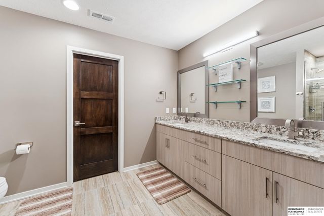 1605 S 219th Avenue, Elkhorn, NE 68022