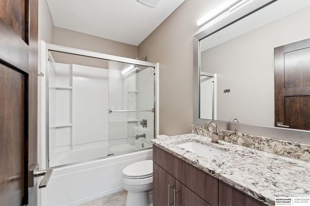 1605 S 219th Avenue, Elkhorn, NE 68022