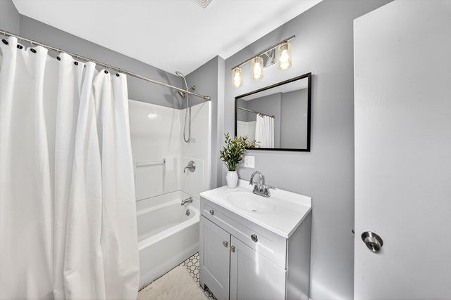 49 Denver St, Fall River, MA 02721