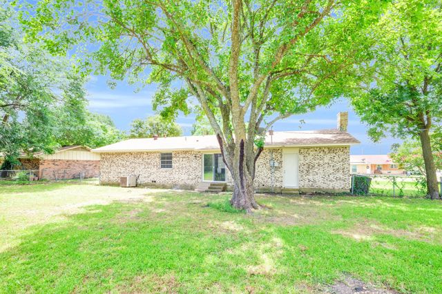 102 Dunn Street, Red Oak, TX 75154