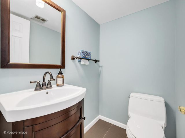 1320 Oak Hill Road, Downers Grove, IL 60515