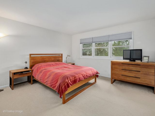 1320 Oak Hill Road, Downers Grove, IL 60515