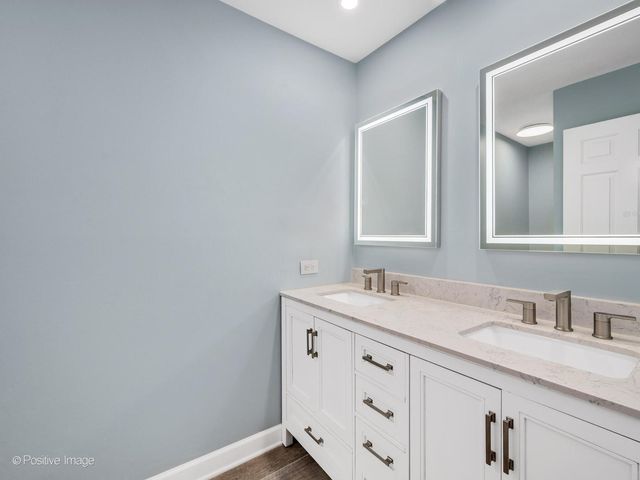 1320 Oak Hill Road, Downers Grove, IL 60515