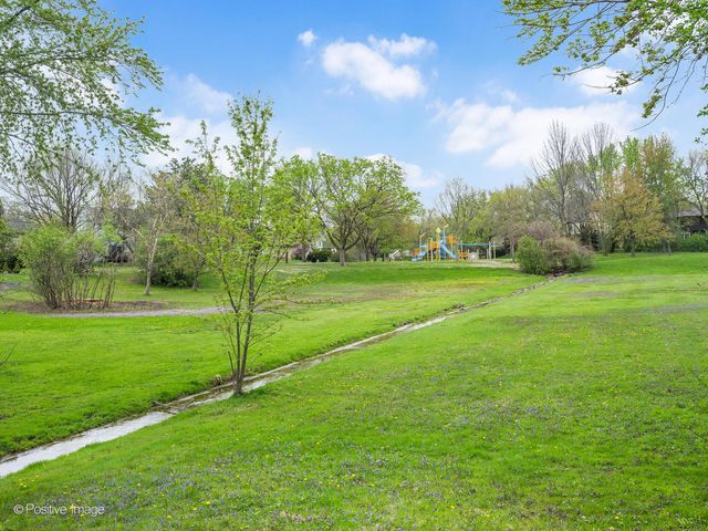 1320 Oak Hill Road, Downers Grove, IL 60515