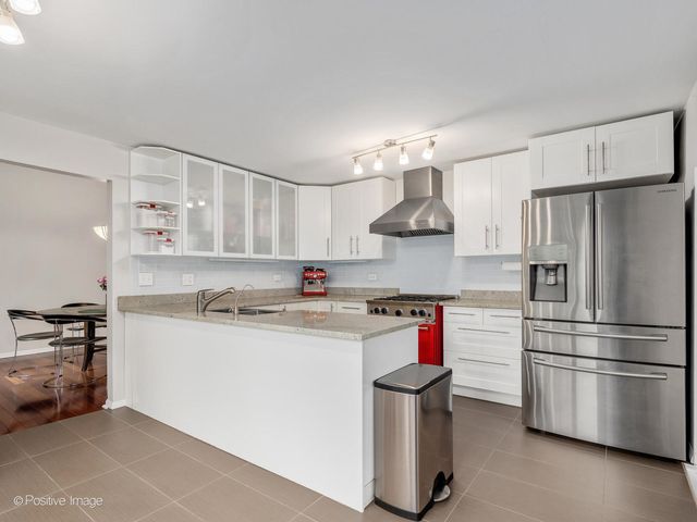 1320 Oak Hill Road, Downers Grove, IL 60515