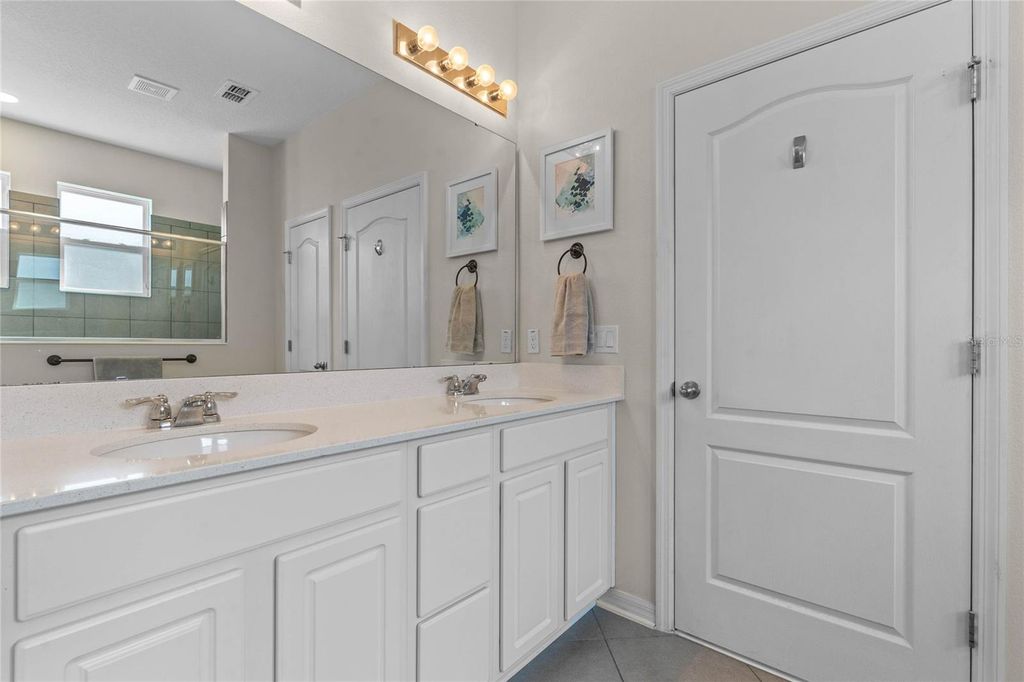 Image 13 of property listing at 15025 PIGEON PLUM LANE, Winter Garden, FL 34787