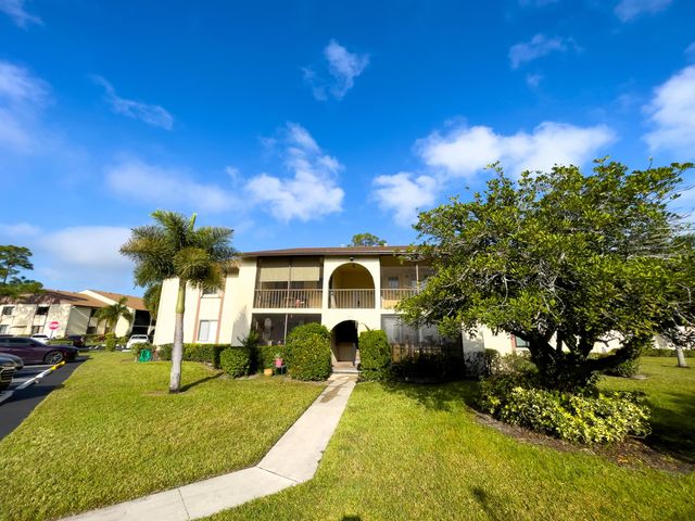 317 Knotty Pine Circle C2, Greenacres, FL 33463