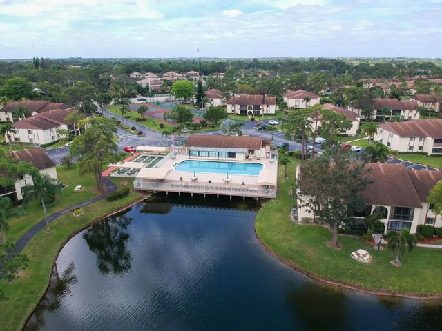 317 Knotty Pine Circle C2, Greenacres, FL 33463