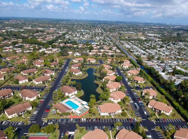 317 Knotty Pine Circle C2, Greenacres, FL 33463