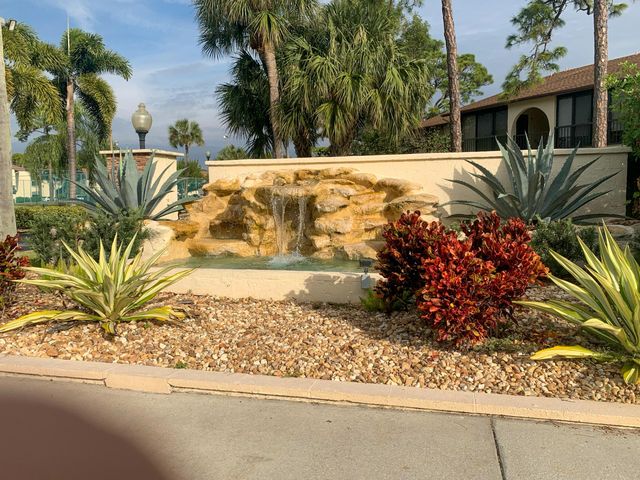 317 Knotty Pine Circle C2, Greenacres, FL 33463