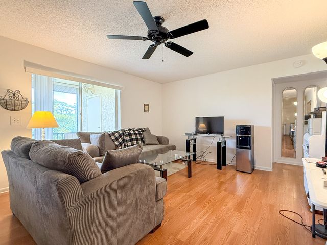 317 Knotty Pine Circle C2, Greenacres, FL 33463