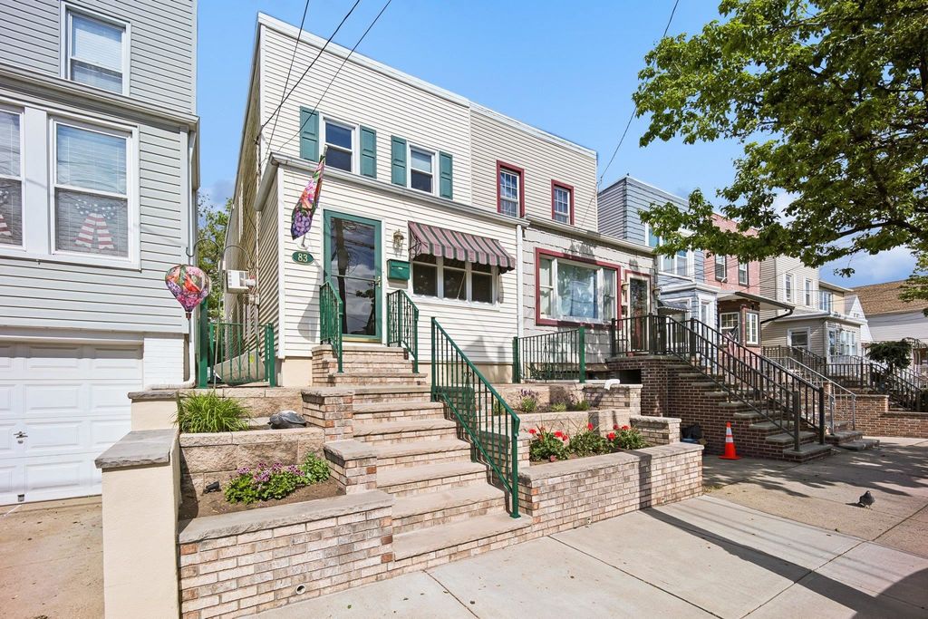 83 LEXINGTON AVE, Bayonne, NJ 07002