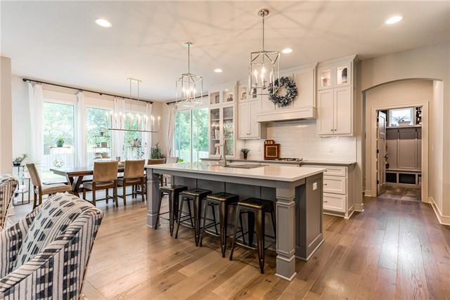 529 NE Legacy View Drive, Lee's Summit, MO 64086