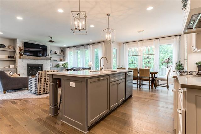 529 NE Legacy View Drive, Lee's Summit, MO 64086