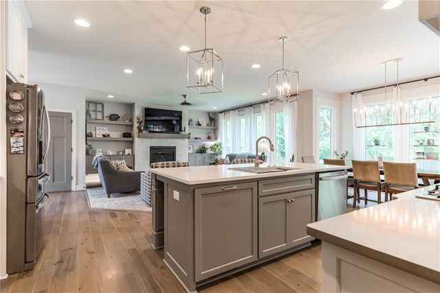 529 NE Legacy View Drive, Lee's Summit, MO 64086