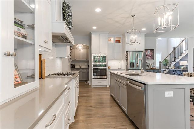 529 NE Legacy View Drive, Lee's Summit, MO 64086
