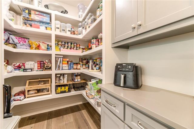 529 NE Legacy View Drive, Lee's Summit, MO 64086