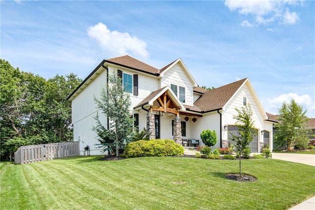 529 NE Legacy View Drive, Lee's Summit, MO 64086
