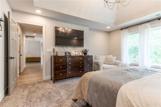 529 NE Legacy View Drive, Lee's Summit, MO 64086