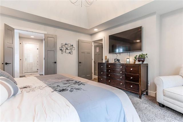 529 NE Legacy View Drive, Lee's Summit, MO 64086