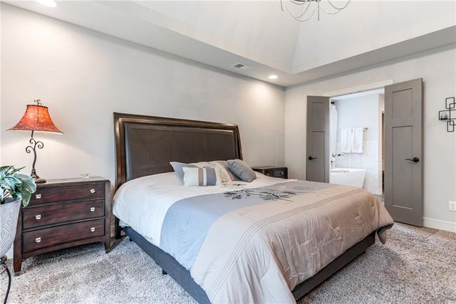529 NE Legacy View Drive, Lee's Summit, MO 64086