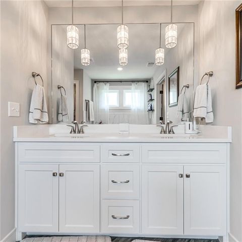 529 NE Legacy View Drive, Lee's Summit, MO 64086