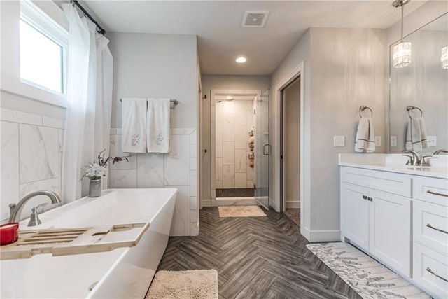 529 NE Legacy View Drive, Lee's Summit, MO 64086