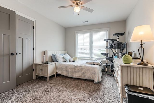 529 NE Legacy View Drive, Lee's Summit, MO 64086