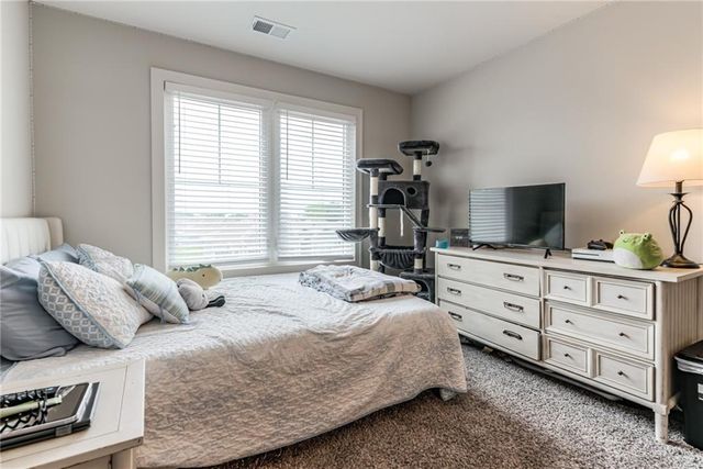 529 NE Legacy View Drive, Lee's Summit, MO 64086