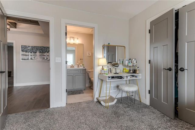 529 NE Legacy View Drive, Lee's Summit, MO 64086