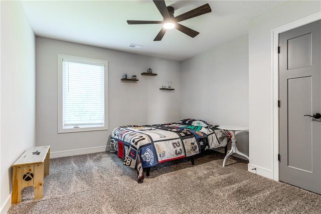 529 NE Legacy View Drive, Lee's Summit, MO 64086