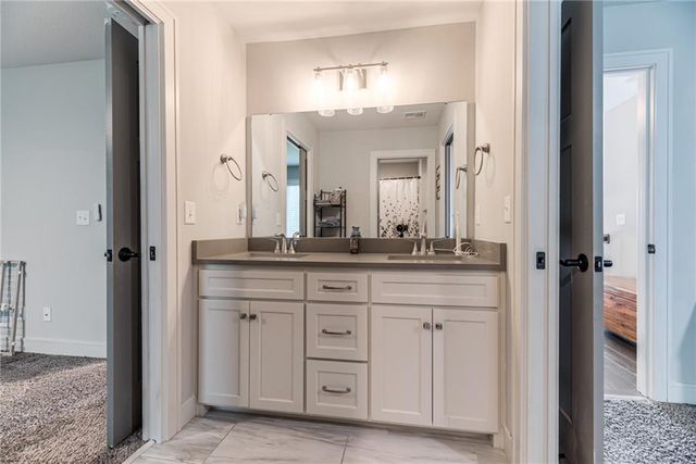 529 NE Legacy View Drive, Lee's Summit, MO 64086